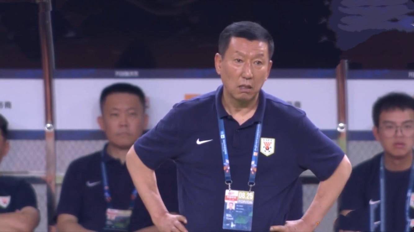 两个少妇撅着屁股做爰